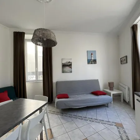Apartment Avec Apercu Et Piscine Aux Sables-d'olonne - Fr-1-485-137