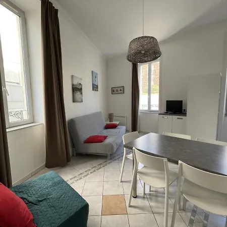 Apartment Avec Apercu Et Piscine Aux Sables-d'olonne - Fr-1-485-137