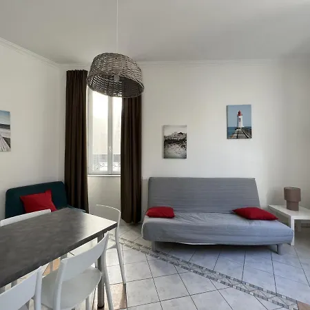 Avec Apercu Et Piscine Aux Sables-d'olonne - Fr-1-485-137 Apartment *