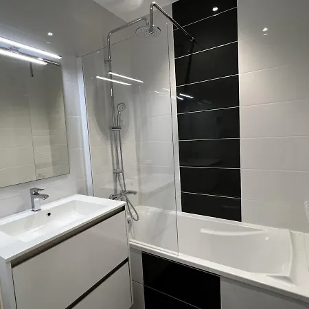 Apartment Avec Apercu Et Piscine Aux Sables-d'olonne - Fr-1-485-137