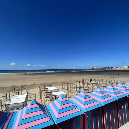Avec Apercu Et Piscine Aux Sables-d'olonne - Fr-1-485-137 Apartment *